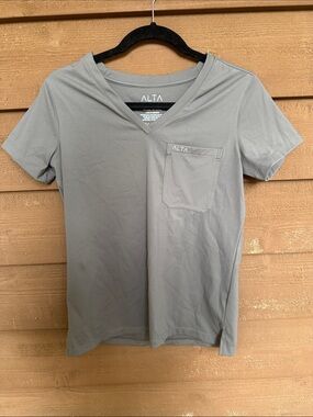 Alta Women's Stretch Scrub Short-Sleeve V-Neck Pocket Tee size XS